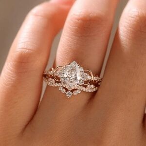 Elegant gold Ring R98